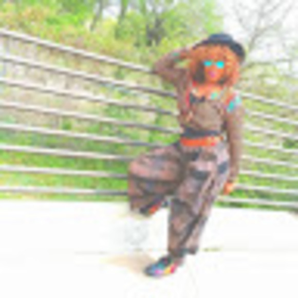 Meet your Posher, Velvette - Picture 1 of 1